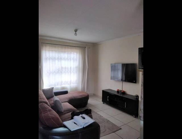 2 BEDROOM HOUSE FOR SALE IN FLEURHOF